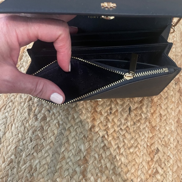 TORY BURCH *NWOT* Emerson Chain Wallet Crossbody Bag in Navy with gold hardware - Picture 11 of 13